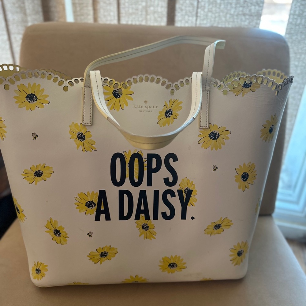 Kate Spade Little Len Scalloped Oops A Daisy Tote